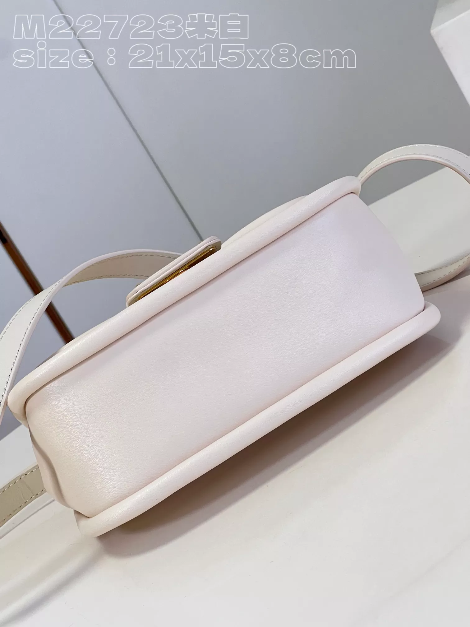 LV Hide and Seek Epi Cream - ReplicaBags.is - Image 7