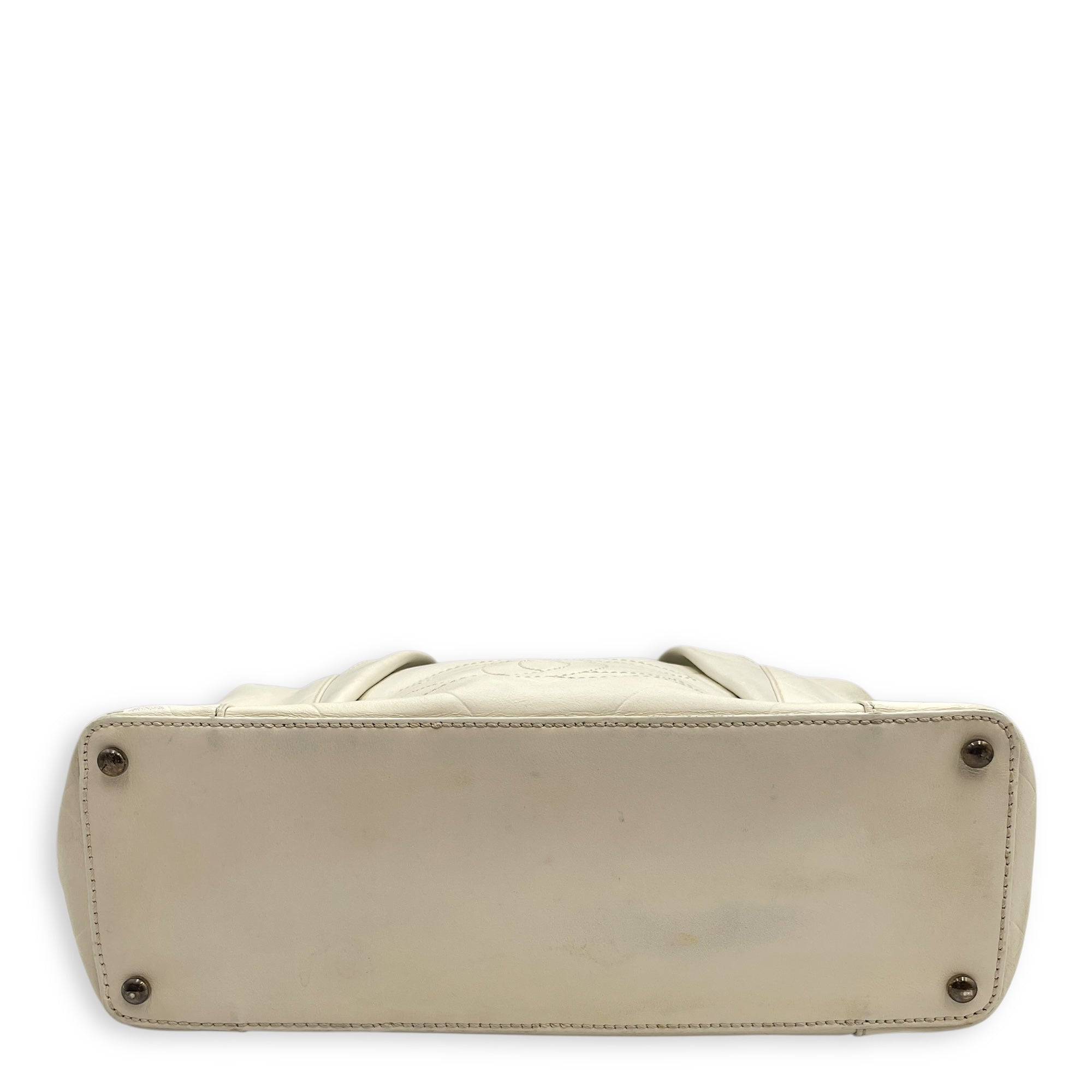 CC Chevron All Day Long White Tote Bag in Calfskin, Brushed Palladium hardware - Image 6