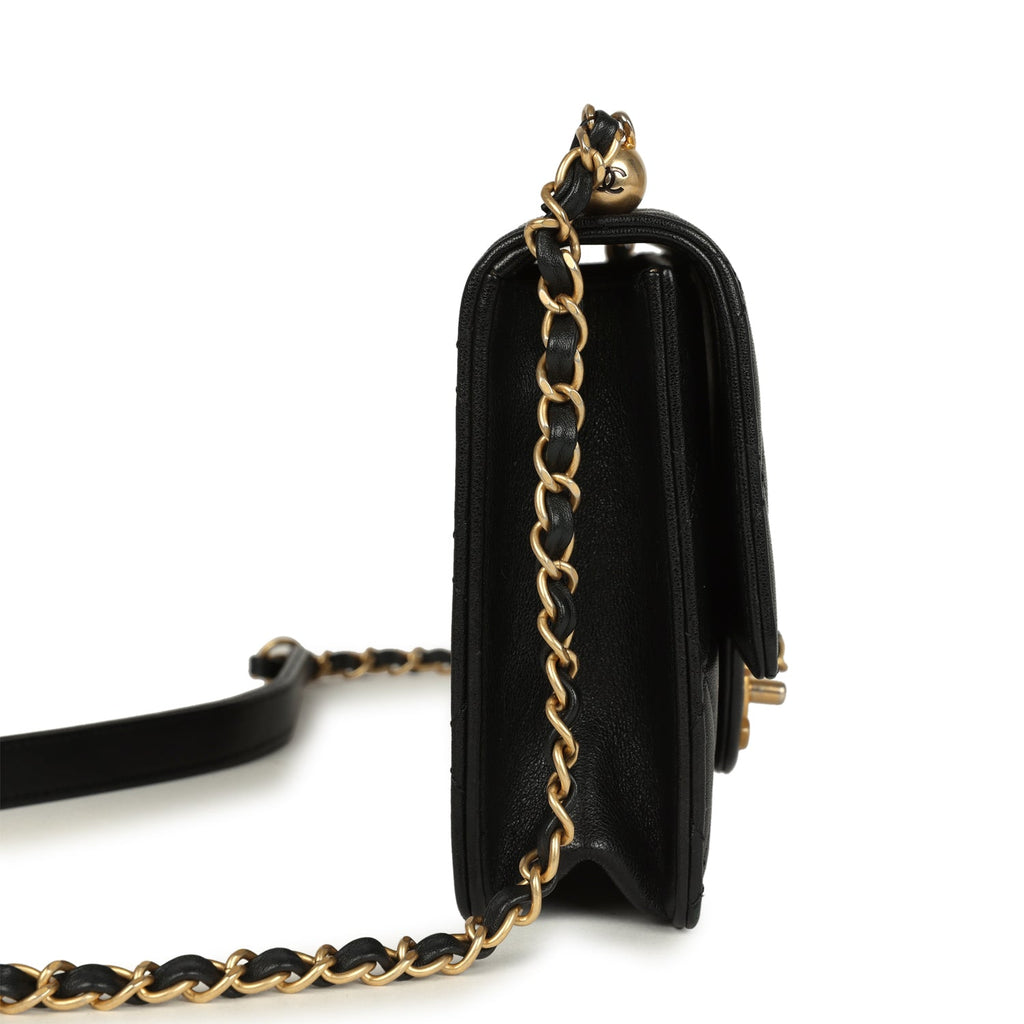 Pre-owned Chanel Small Chic Pearls Flap Bag Black Goatskin Antique Gold Hardware - Image 4