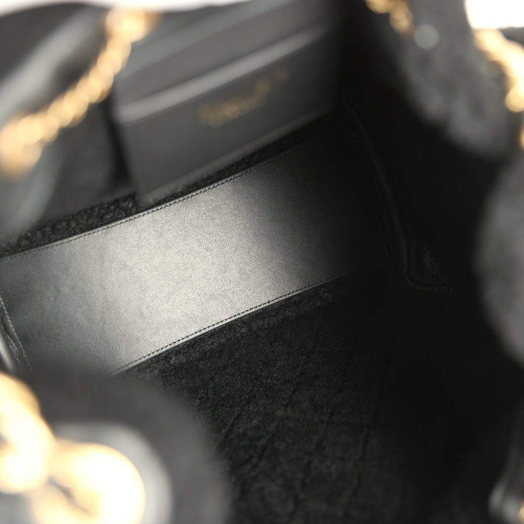 Chanel Medium 25 Hobo Bag Black Crumpled Sheepskin and Shearling Antique Gold Hardware - Image 11