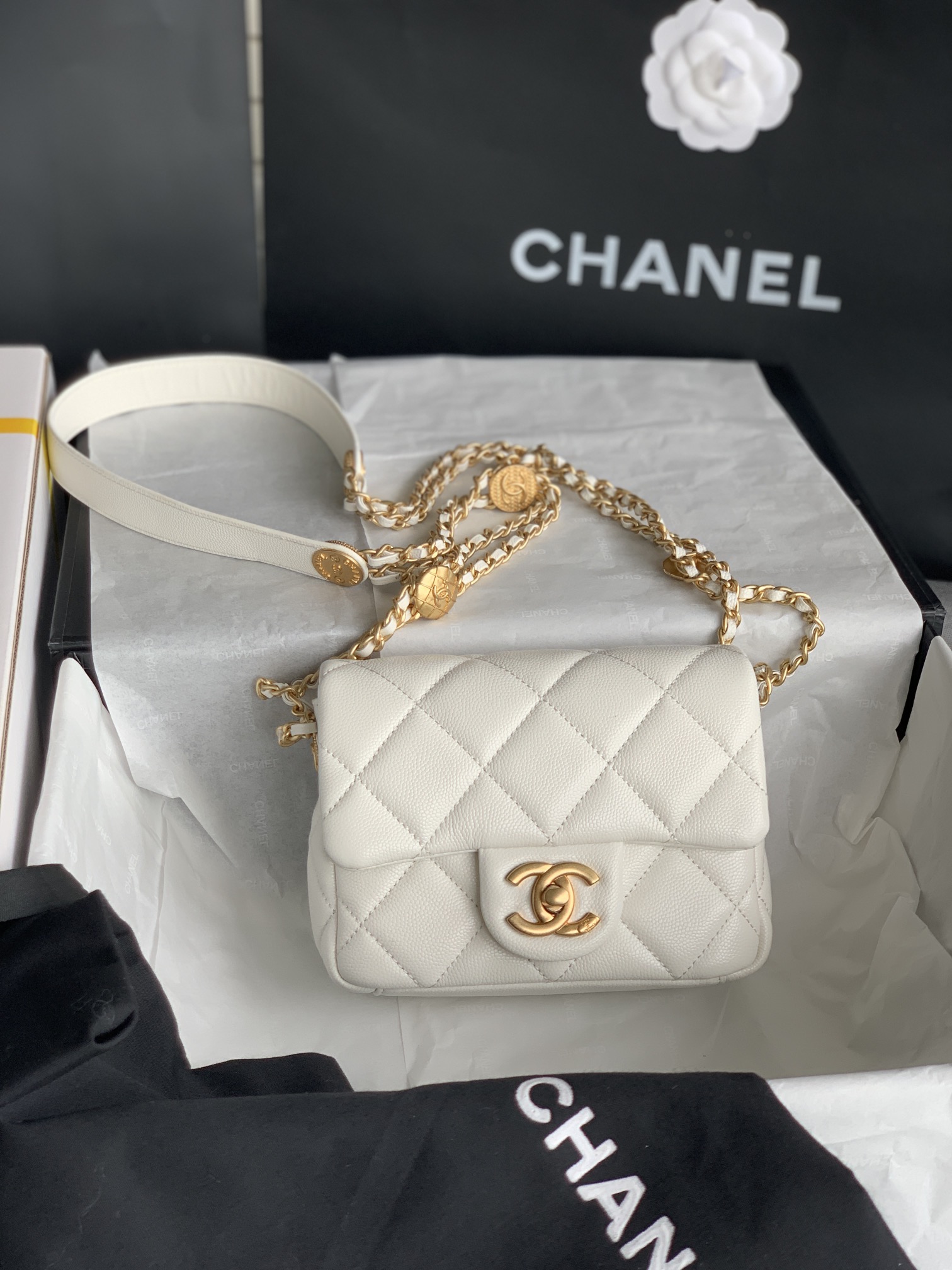 Chanel Mini Flap Bag White Shiny Calfskin - Image 4