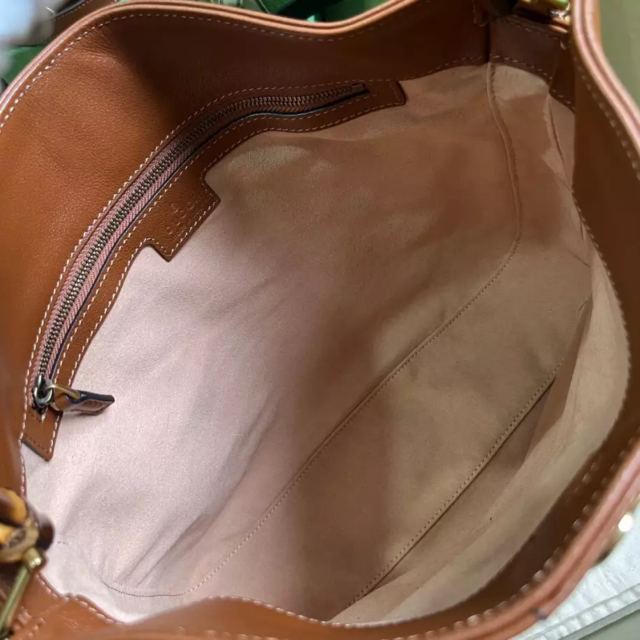 Gucci Diana Medium Shoulder Bag - Image 10