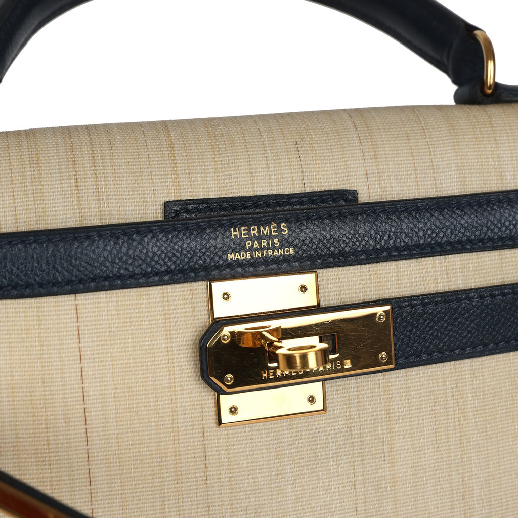 Vintage Hermes Kelly Sellier 28 Bleu Marine Courchevel and Ecru Crinoline Gold Hardware - Image 8