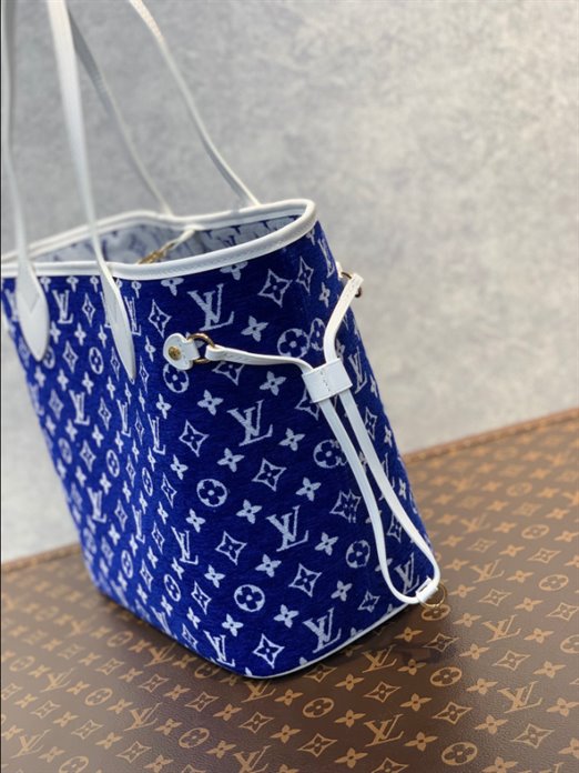 Louis Vuitton Neverfull MM Tote Bag - Image 4