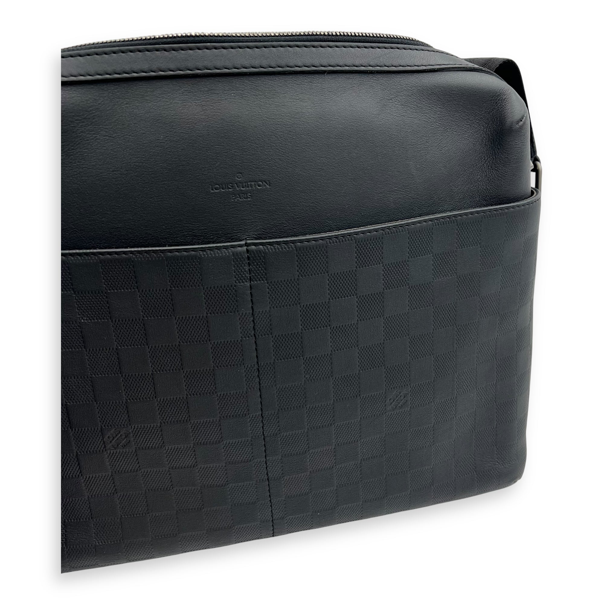 Calypso Messenger Black in Damier Infini, Gunmetal hardware - Image 15