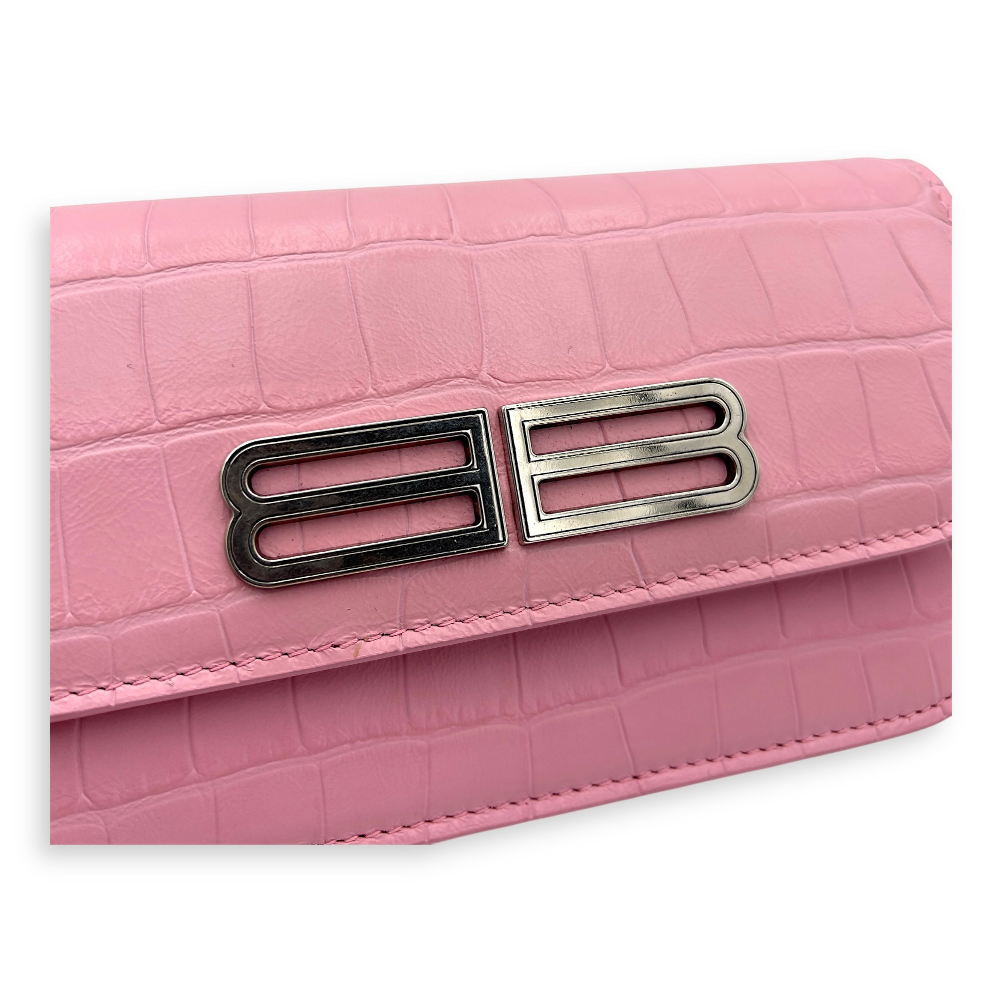 Gossip Pink Wallet On Chain in Crocodile Embossed Calfskin, Silver hardware - Image 7