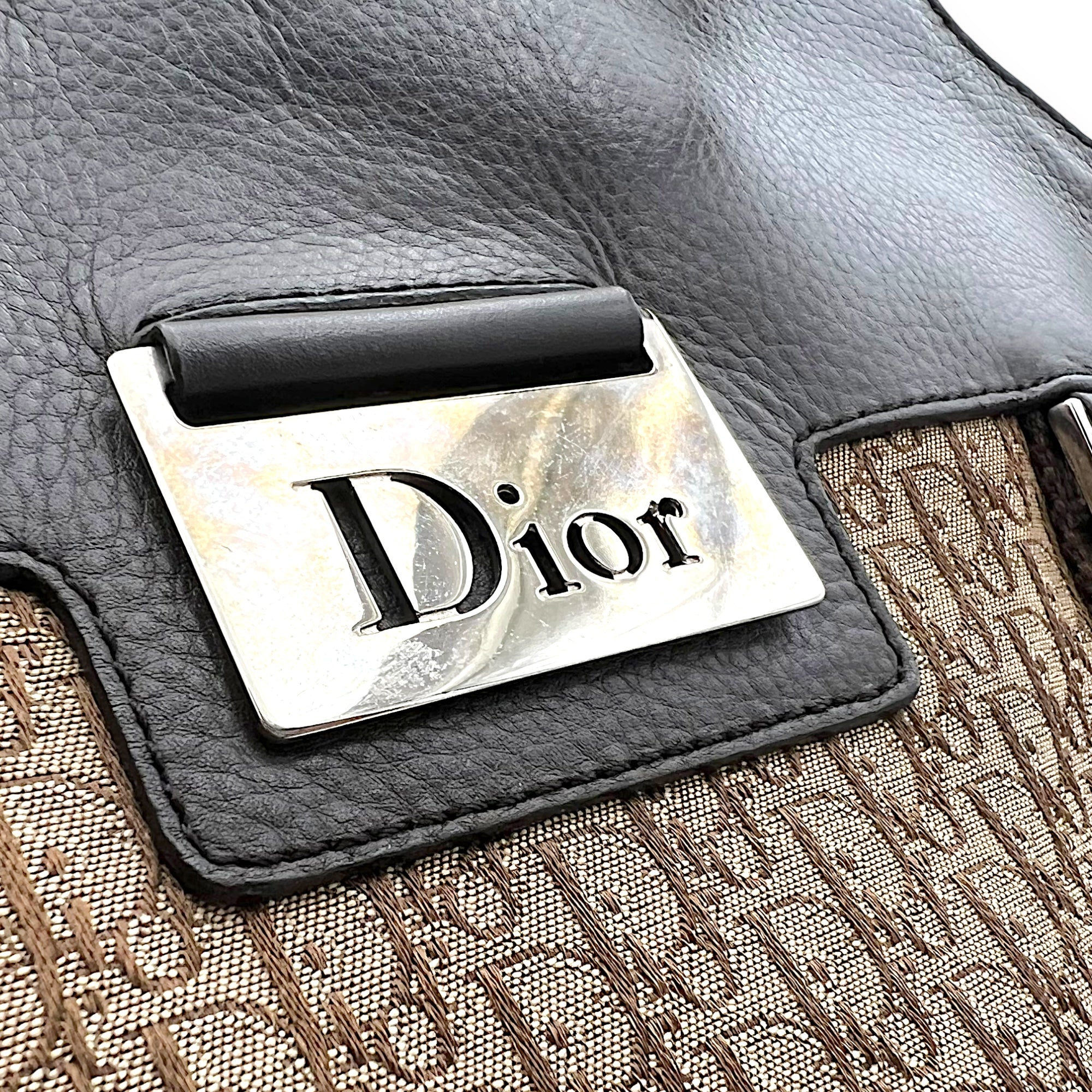 Street Chic Hobo Brown Shoulder Bag in Jacquard, Silver hardware - Image 11