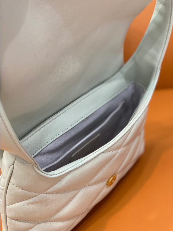 Saint Laurent Le 57 Hobo Bag in Quilted Lambskin - Image 5