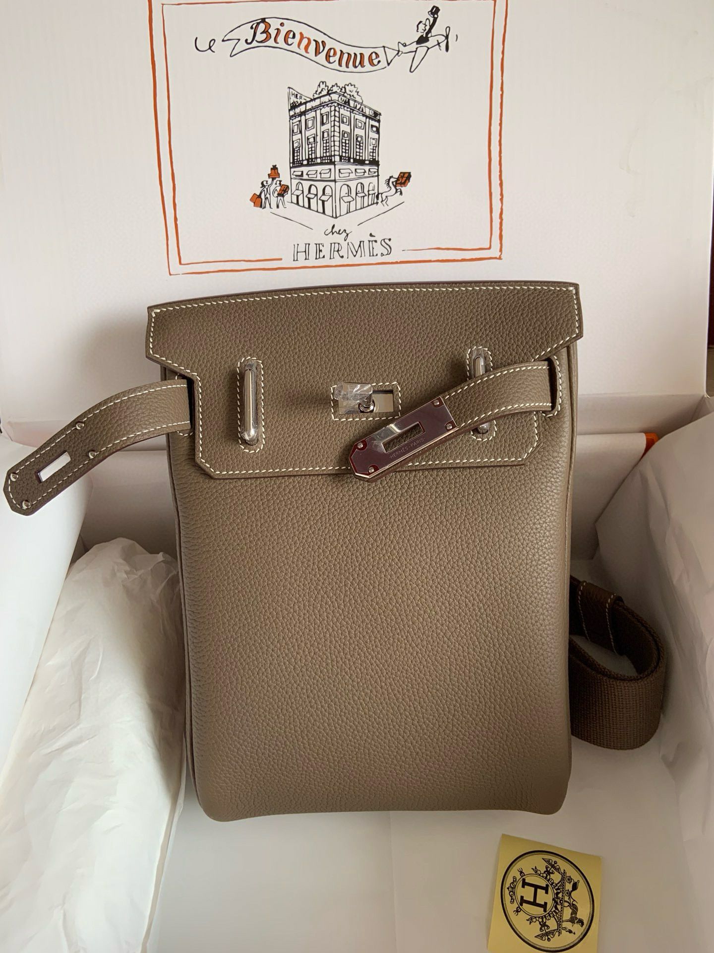 Hermes Hac a Dos PM Backpack in Taupe Clemence Leather - Image 6