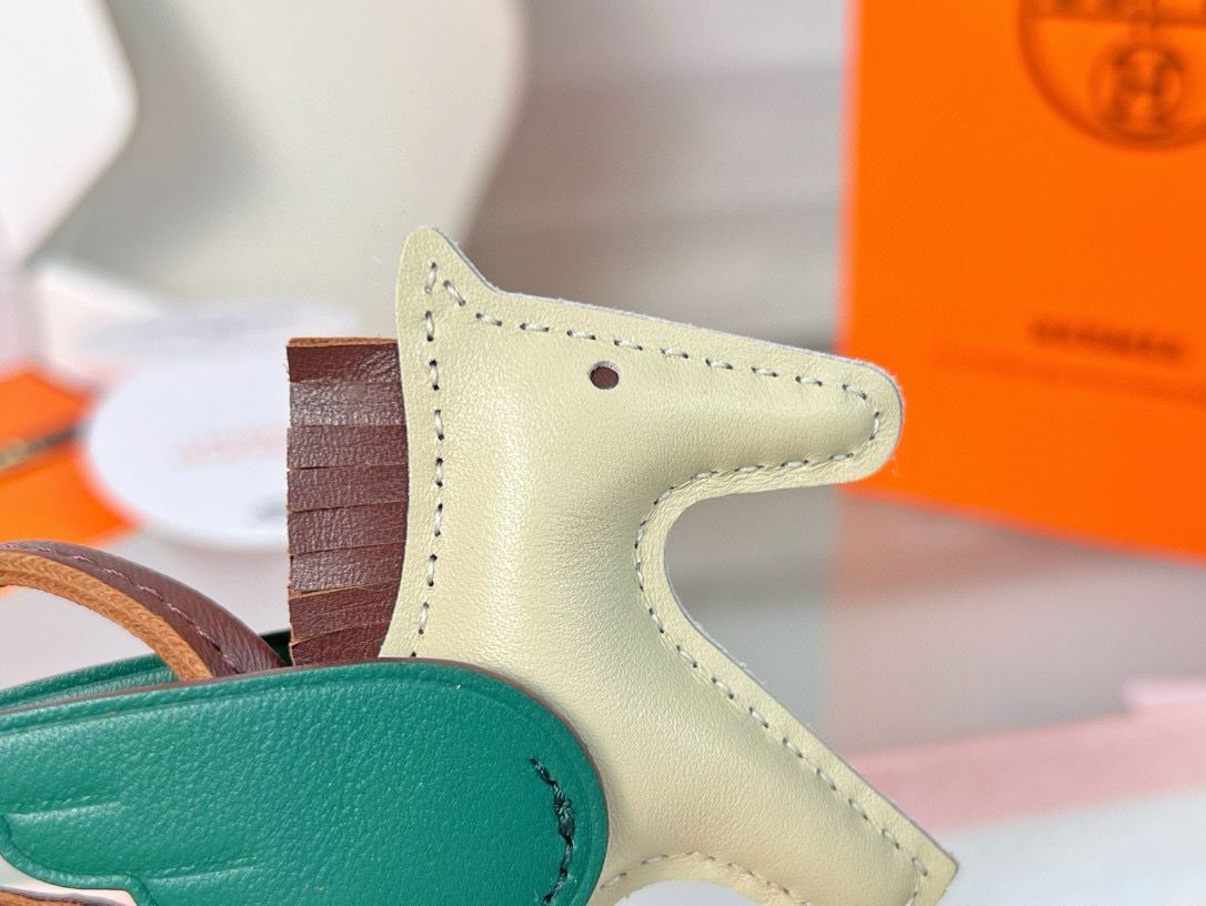 Hermes Rodeo Pegase PM Bag Charm in Craie/Chocolat/Green Lambskin - Image 5