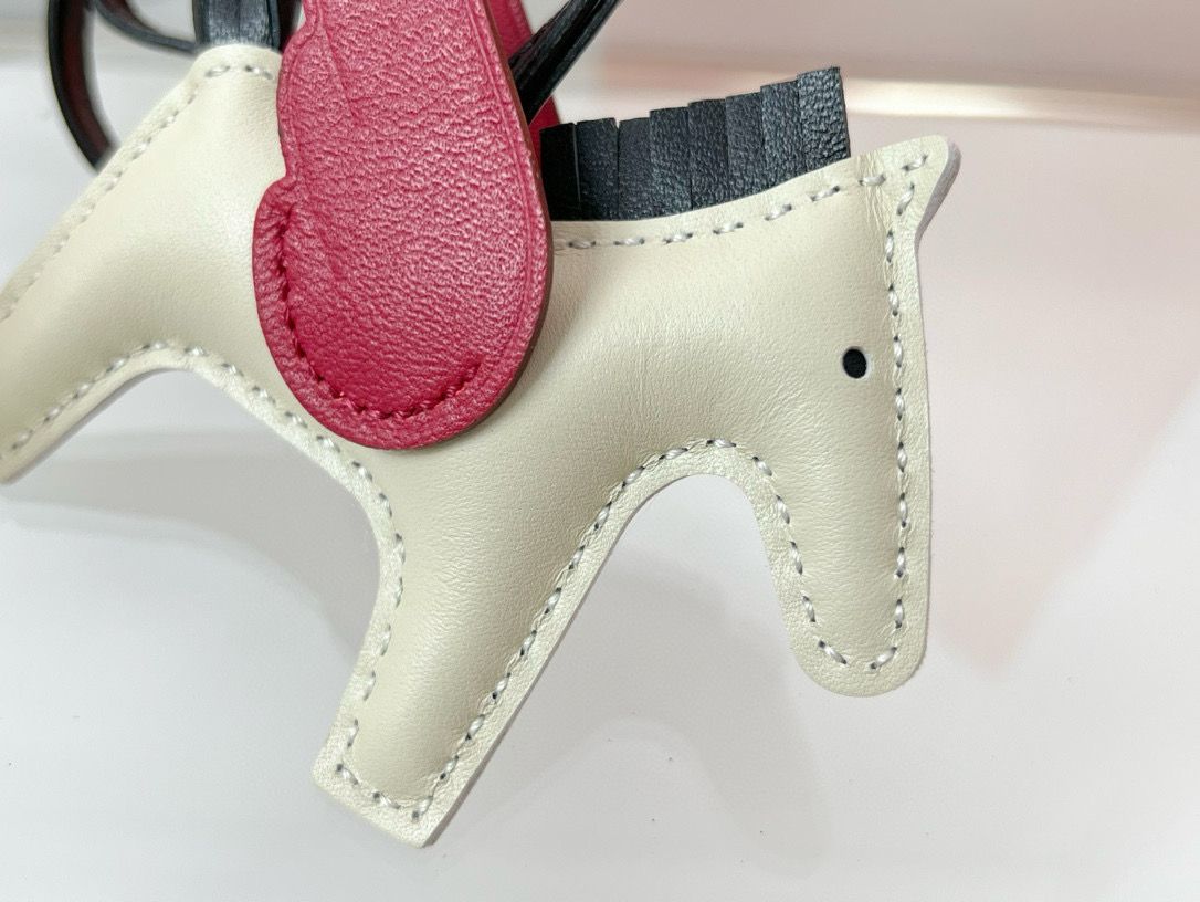 Hermes Rodeo Pegase PM Bag Charm in Craie/Black/Red Lambskin - Image 5