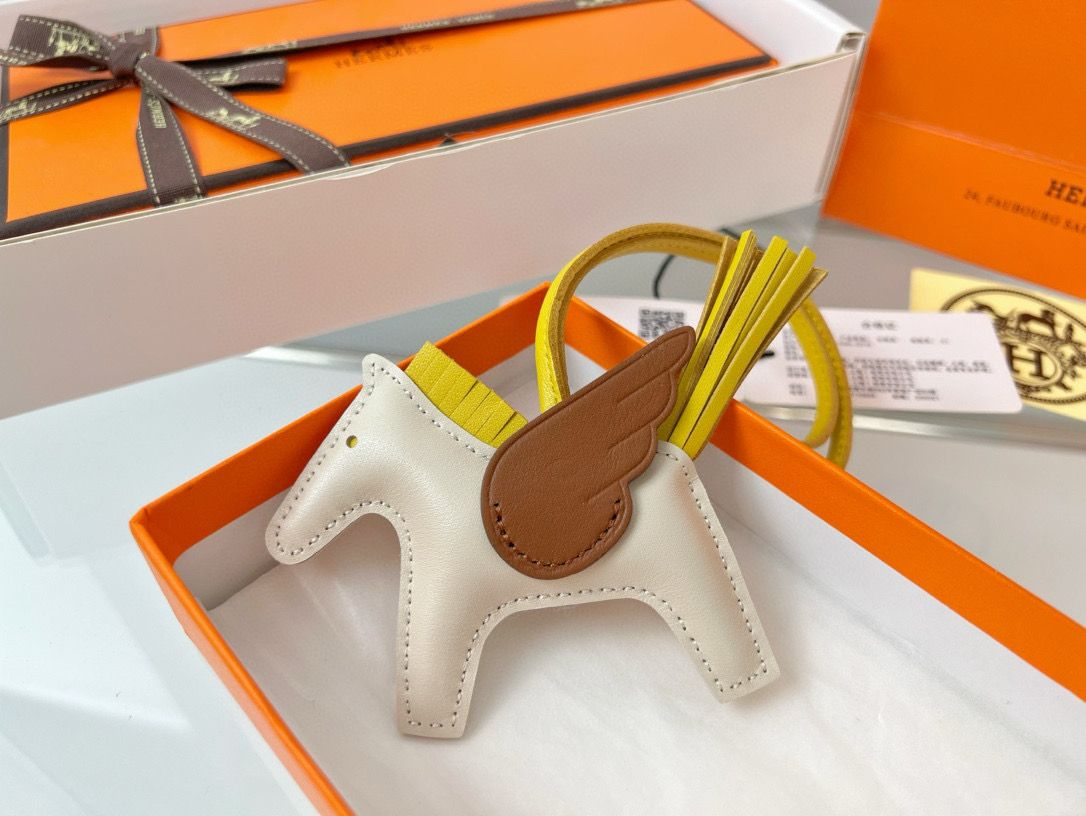Hermes Rodeo Pegase PM Bag Charm in Craie/Caramel/Yellow Lambskin - Image 3