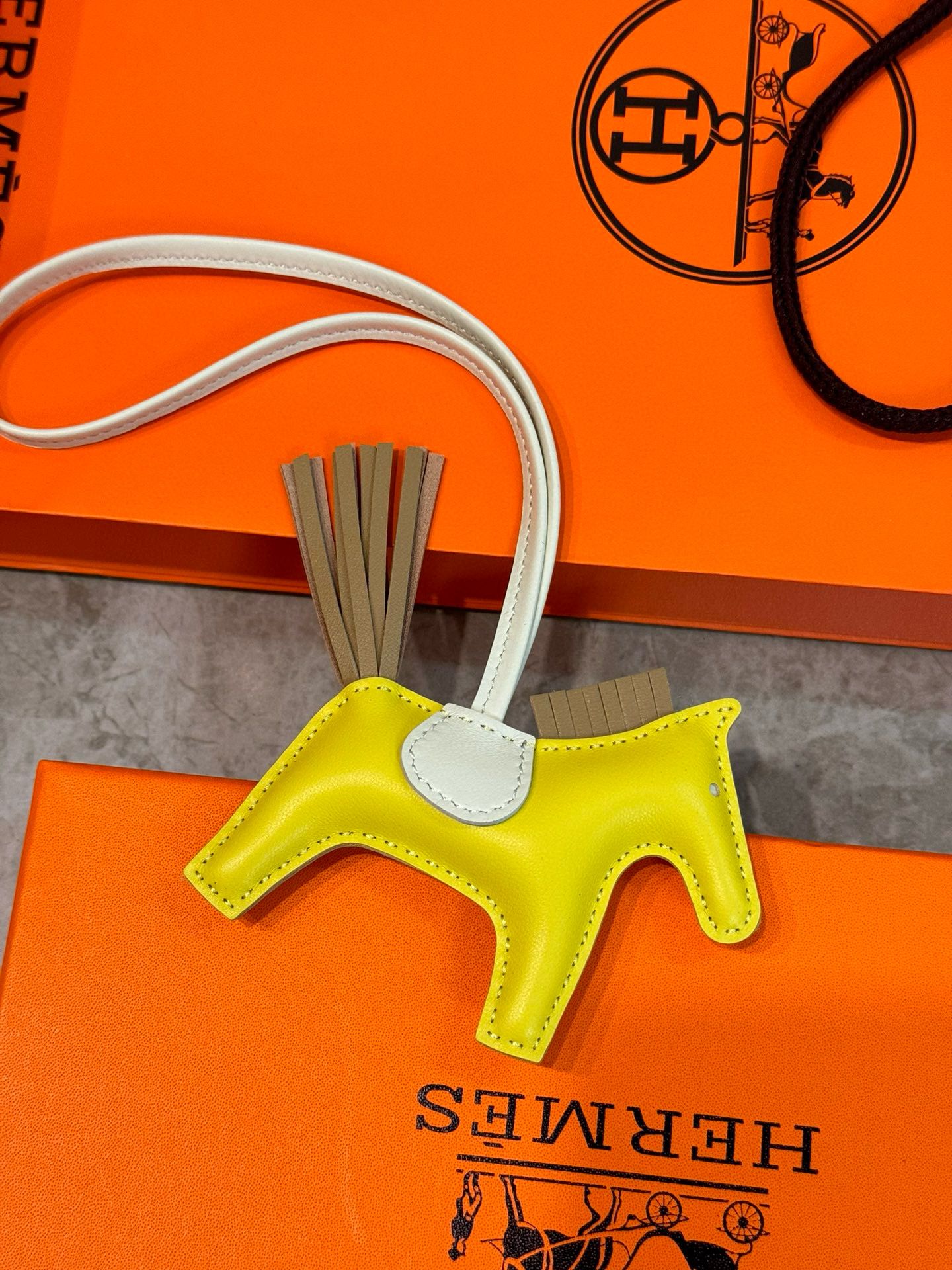 Hermes Rodeo PM Bag Charm in Yellow/Sesame/Craie Lambskin - Image 5