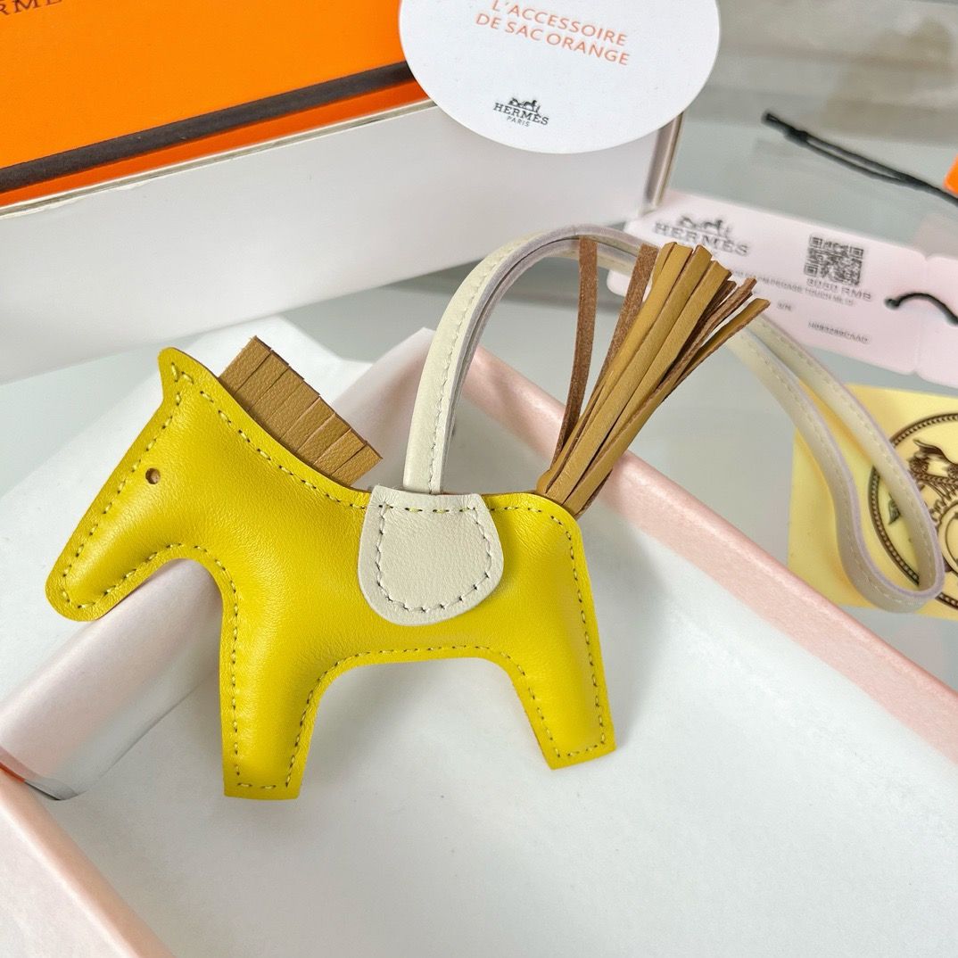 Hermes Rodeo PM Bag Charm in Yellow/Sesame/Craie Lambskin - Image 3