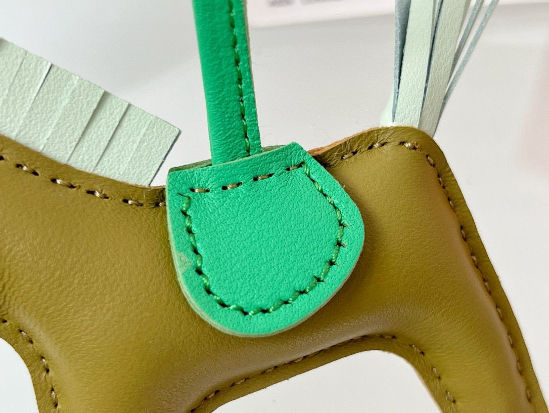 Hermes Rodeo PM Bag Charm in Sesame/Vert Fizz/Green Lambskin - Image 6
