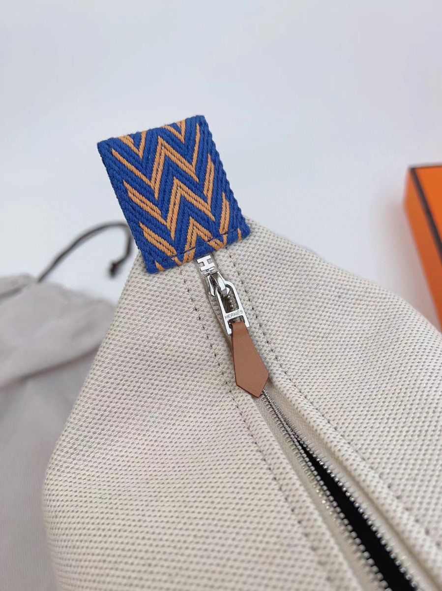 Hermes Bride-a-Brac Large Case in Ecru Canvas with Blue Zigzag Motifs - Image 6