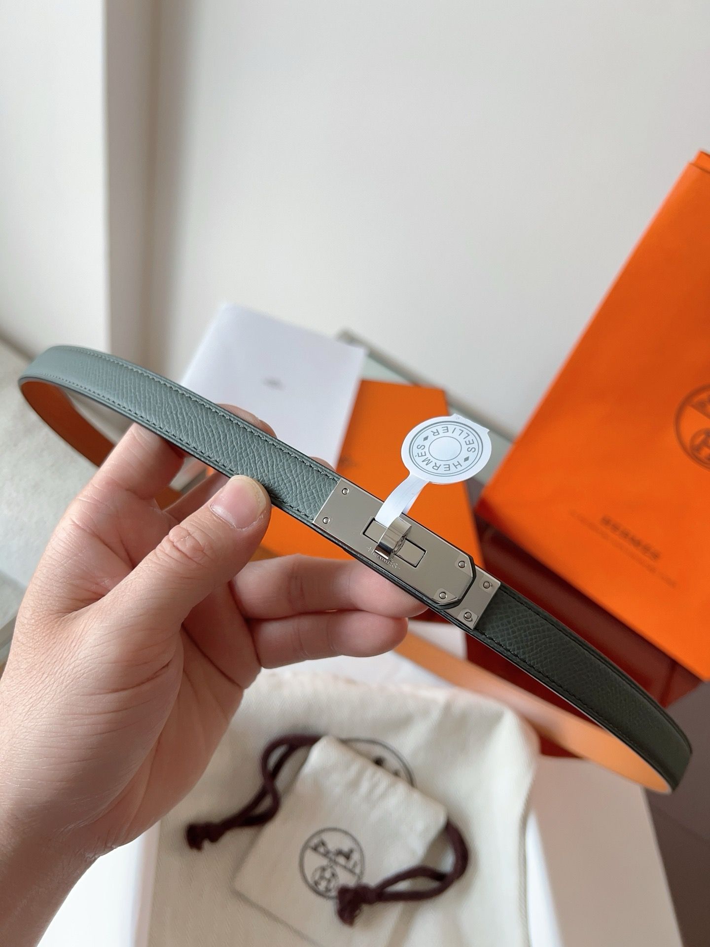 Hermes Kelly 18 Belt in Vert Amanda Epsom Leather - Image 5