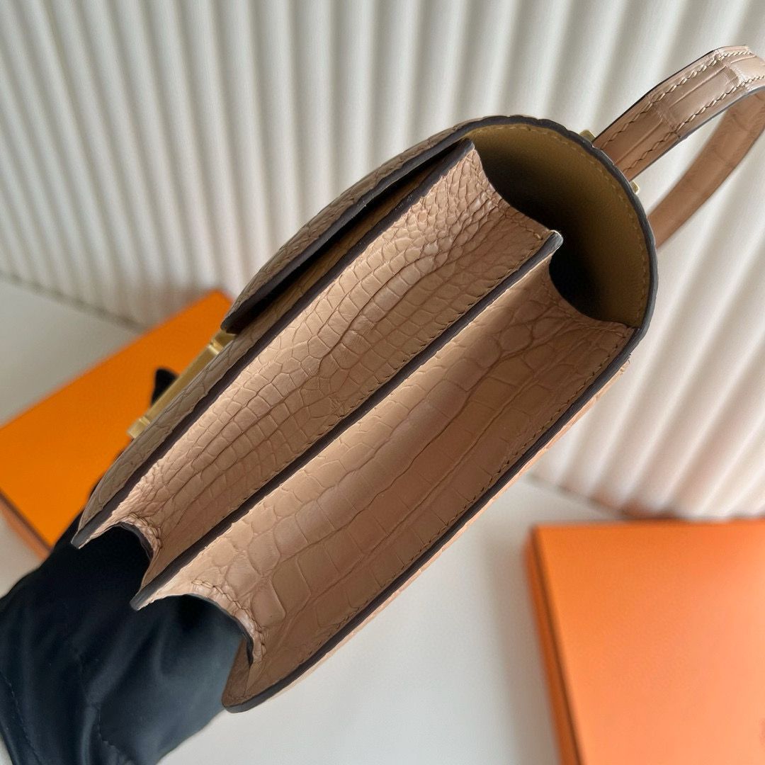 Hermes Constance 18 Handmade Bag in Chai Matte Alligator Leather - Image 6