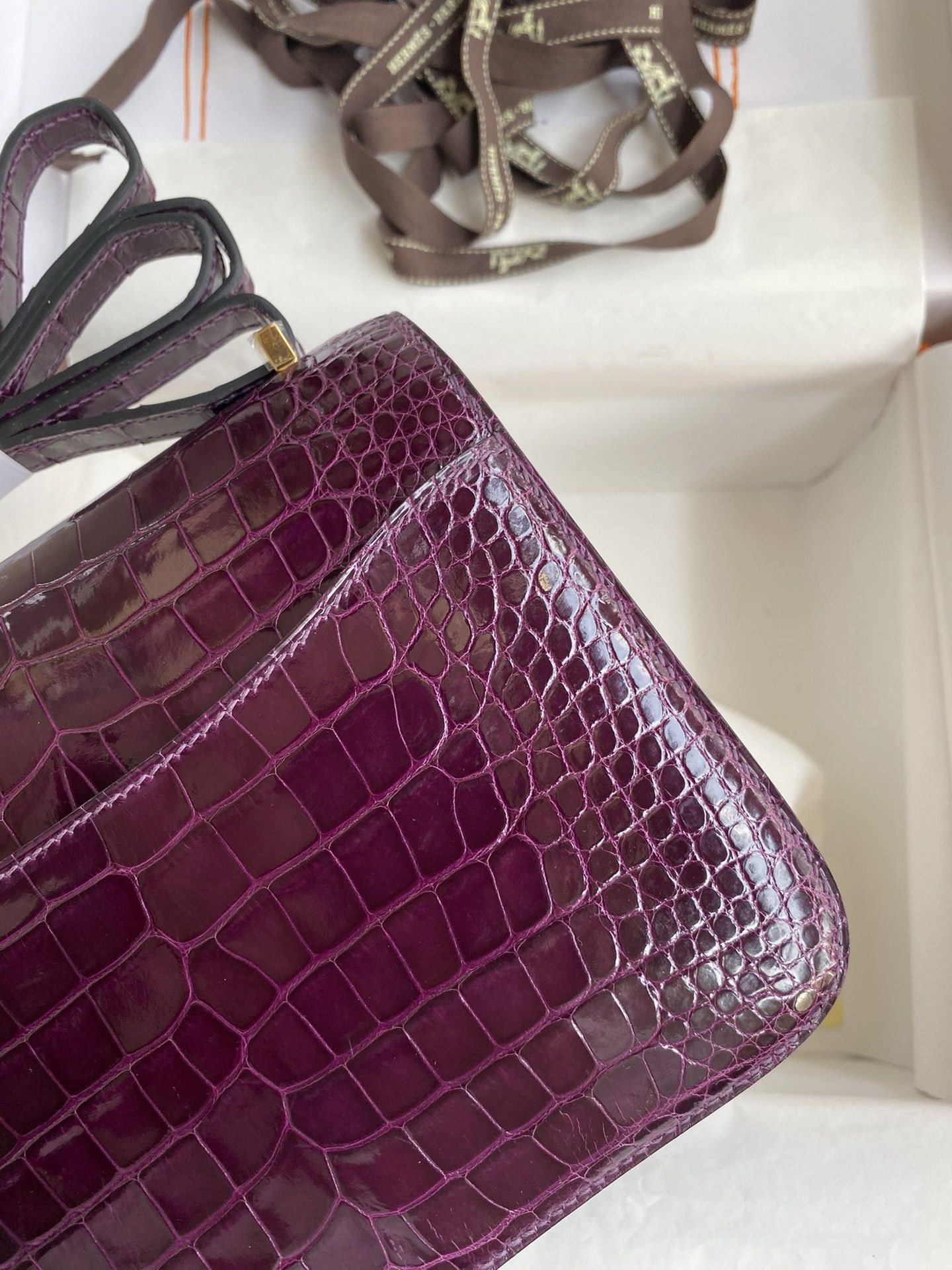 Hermes Constance 18 Handmade Bag in Cassis Shiny Alligator Leather - Image 5