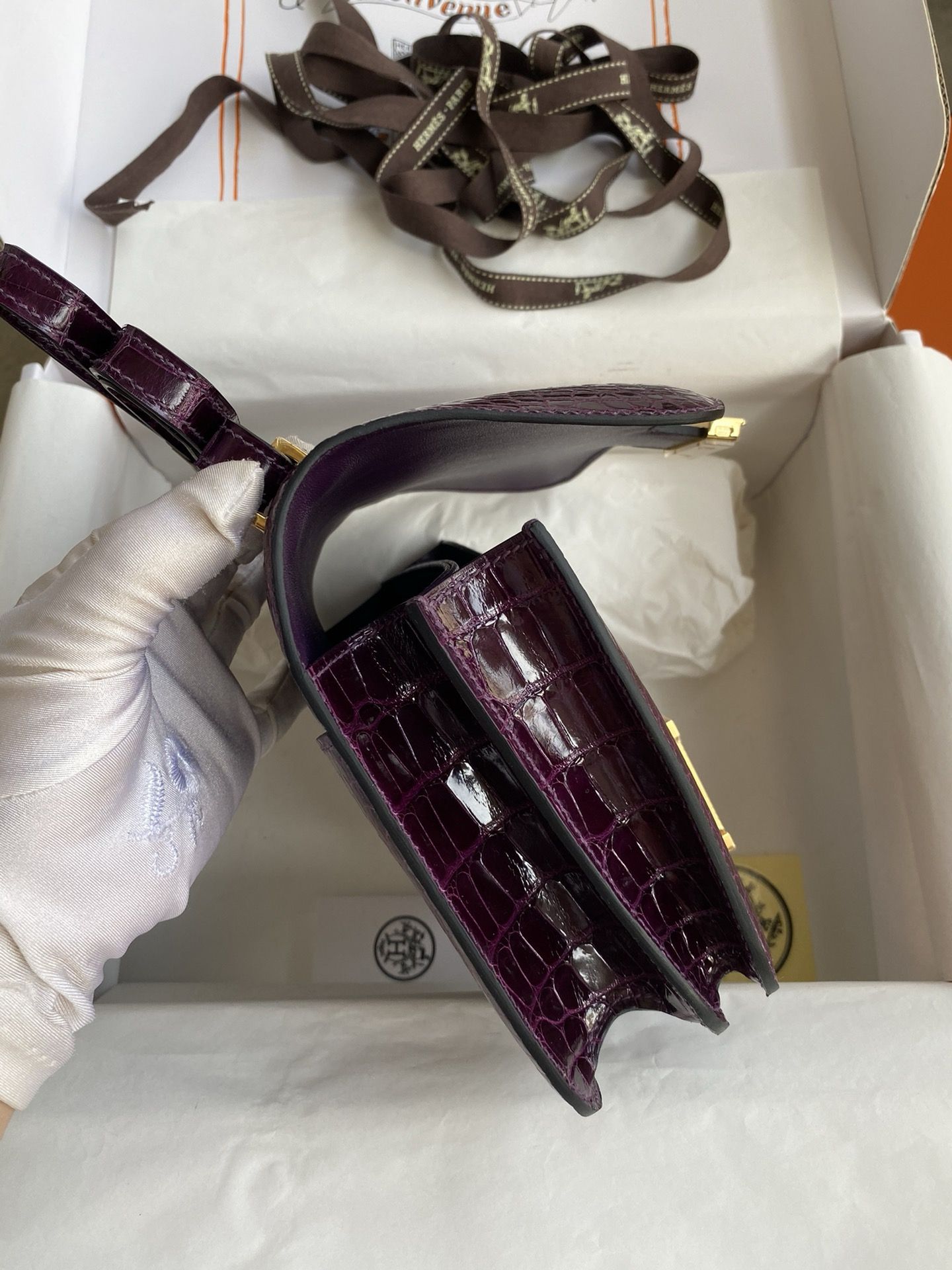 Hermes Constance 18 Handmade Bag in Cassis Shiny Alligator Leather - Image 10