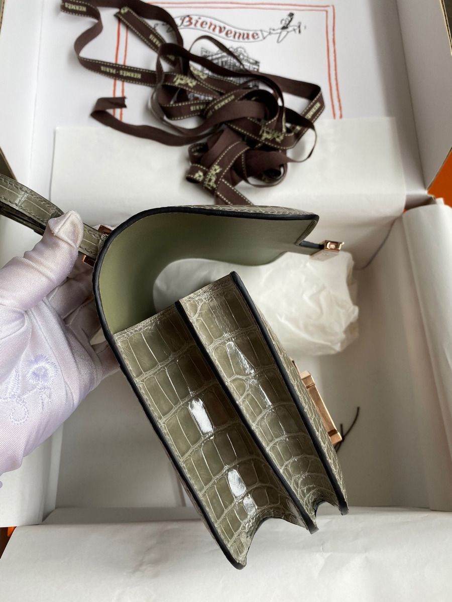Hermes Constance 18 Handmade Bag In Grey Shiny Alligator Leather - Image 4