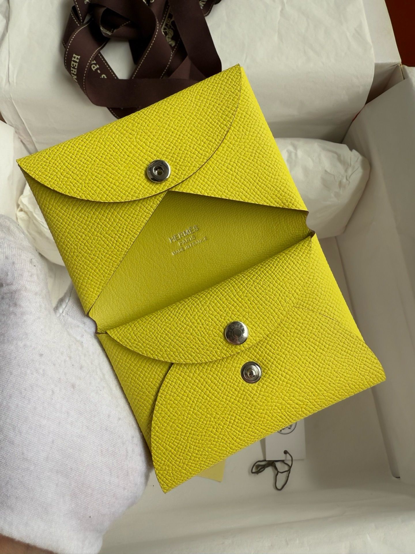 Hermes Calvi Duo Card Holder in Lime Epsom Calfskin - Image 3