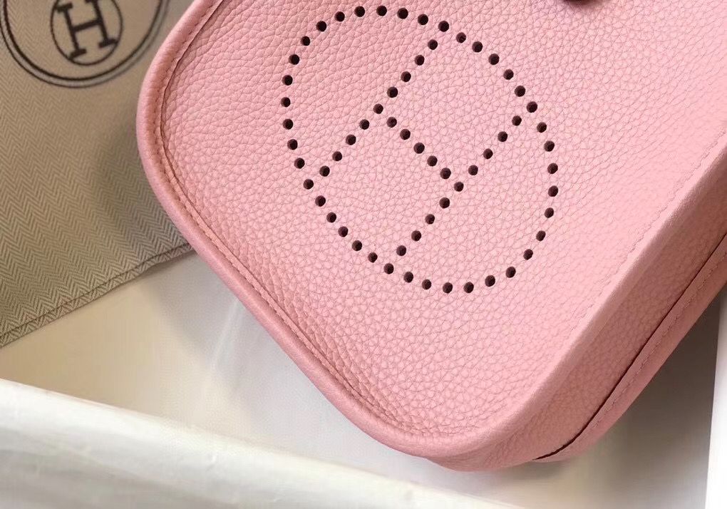 Hermes Evelyne III TPM Bag In Pink Clemence Leather - Image 5
