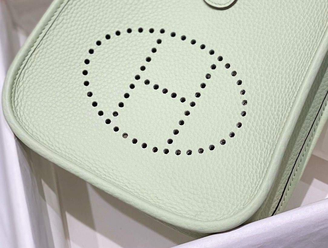 Hermes Evelyne III TPM Bag In Vert Fizz Clemence Leather - Image 5