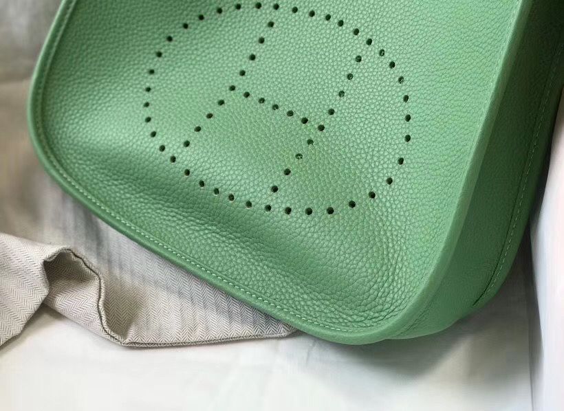 Hermes Evelyne III 29 PM Bag In Vert Criquet Clemence Leather - Image 8