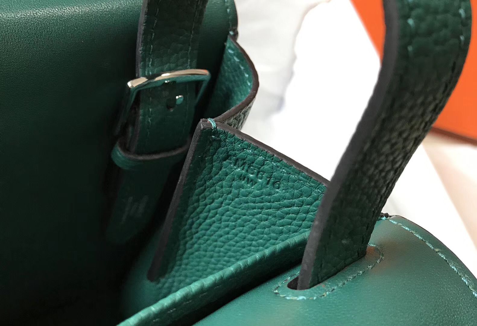 Hermes Halzan 31cm Bag In Malachite Clemence Leather - Image 4