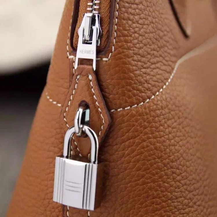 Hermes Bolide 31 Handmade Bag In Gold Clemence Leather - Image 4