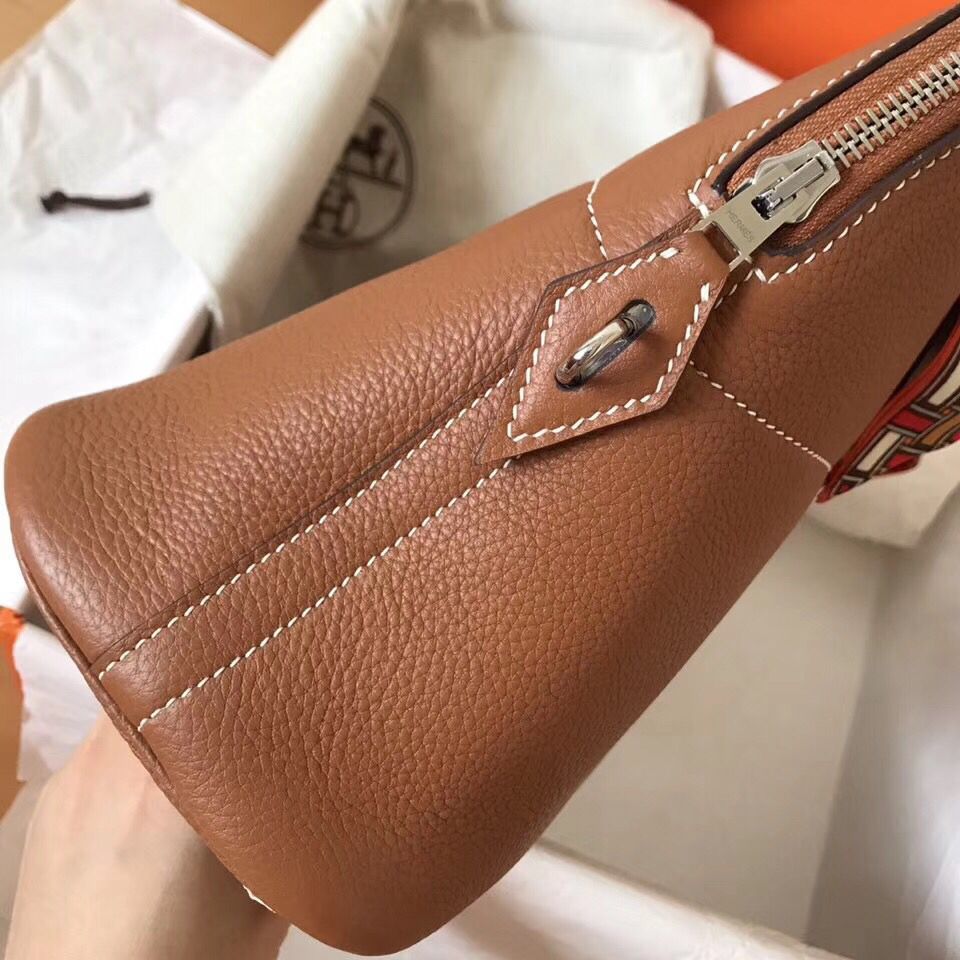 Hermes Bolide 35 Handmade Bag In Gold Clemence Leather - Image 5