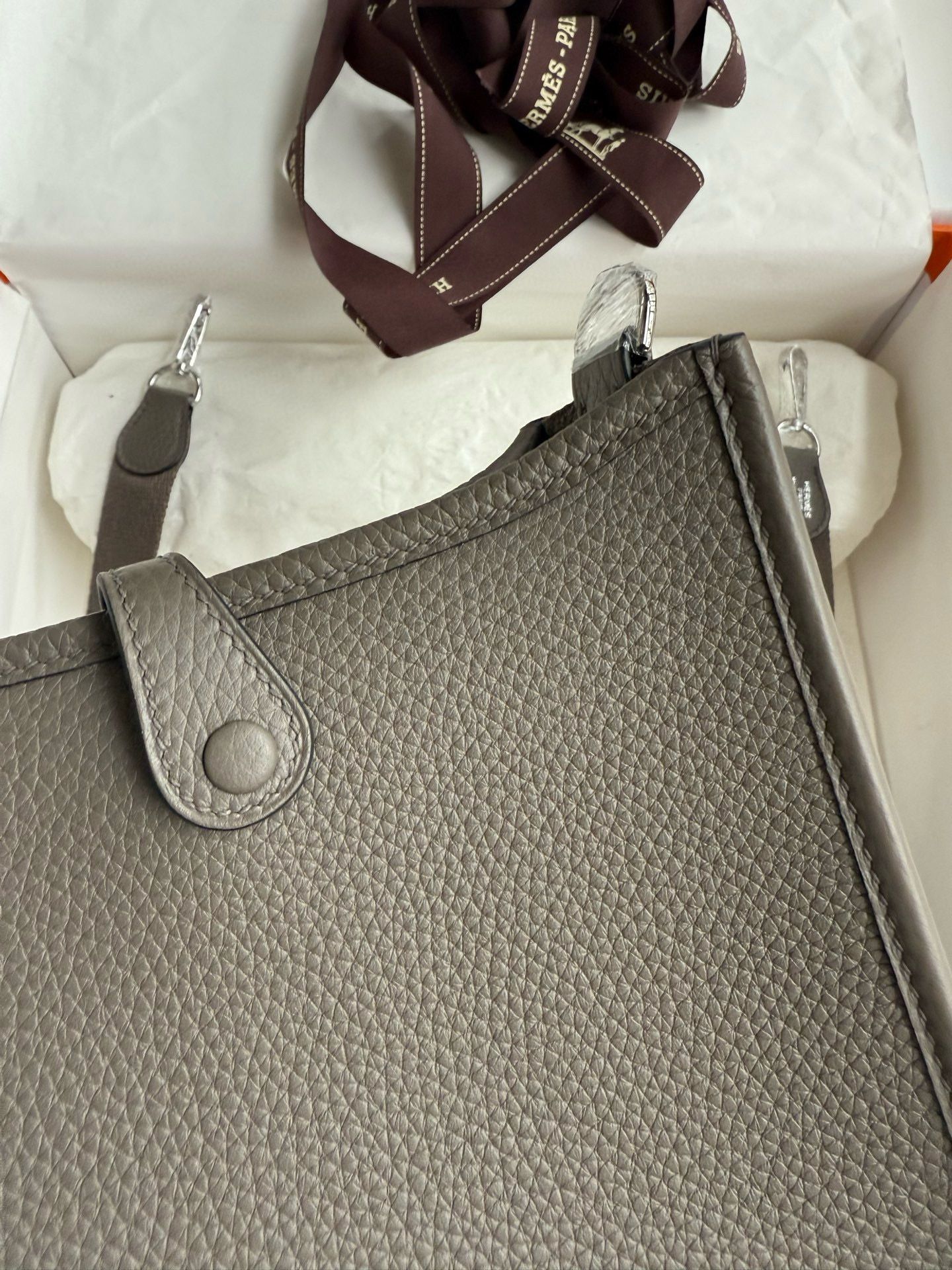 Hermes Evelyne Mini Handmade Bag in Etain Clemence Leather - Image 5