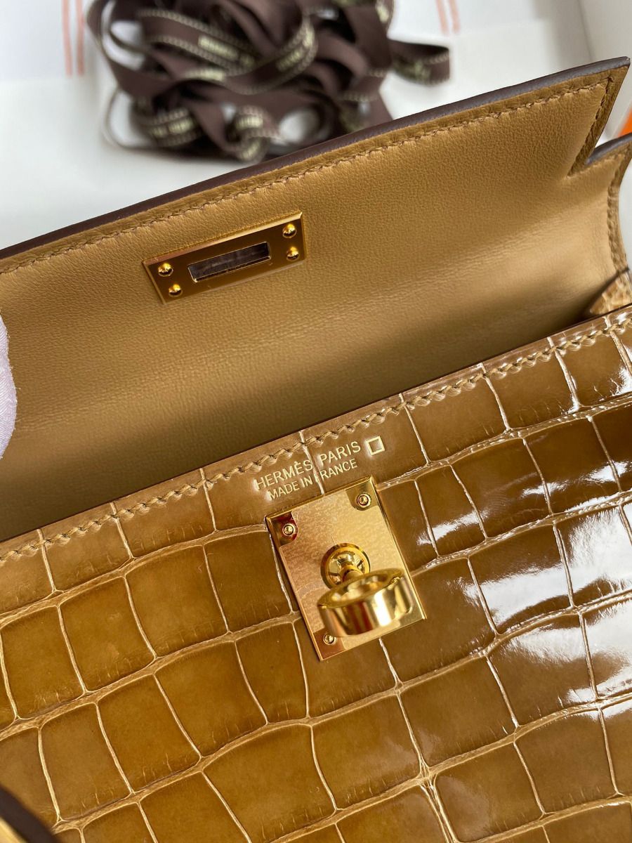 Hermes Kelly Mini II Sellier Handmade Bag In Ficelle Shiny Alligator Leather - Image 9