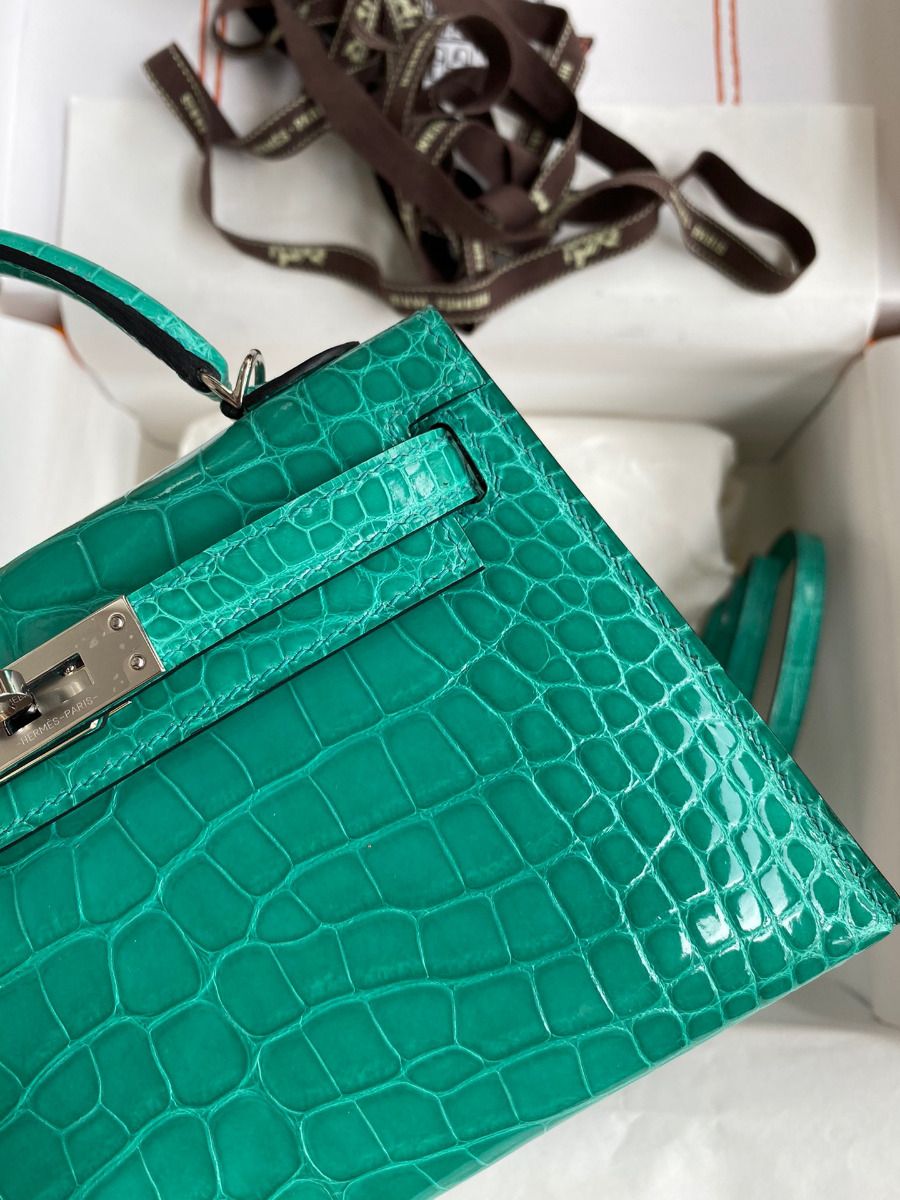 Hermes Kelly Mini II Sellier Handmade Bag In Vert Jude Shiny Alligator Leather - Image 5