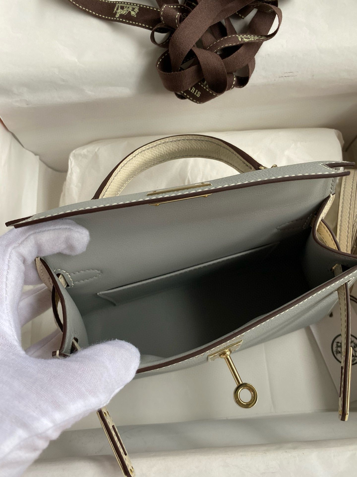 Hermes Kelly Mini II Sellier Bicolor Handmade Bag in Blue Lin and Craie Epsom Calfskin - Image 10