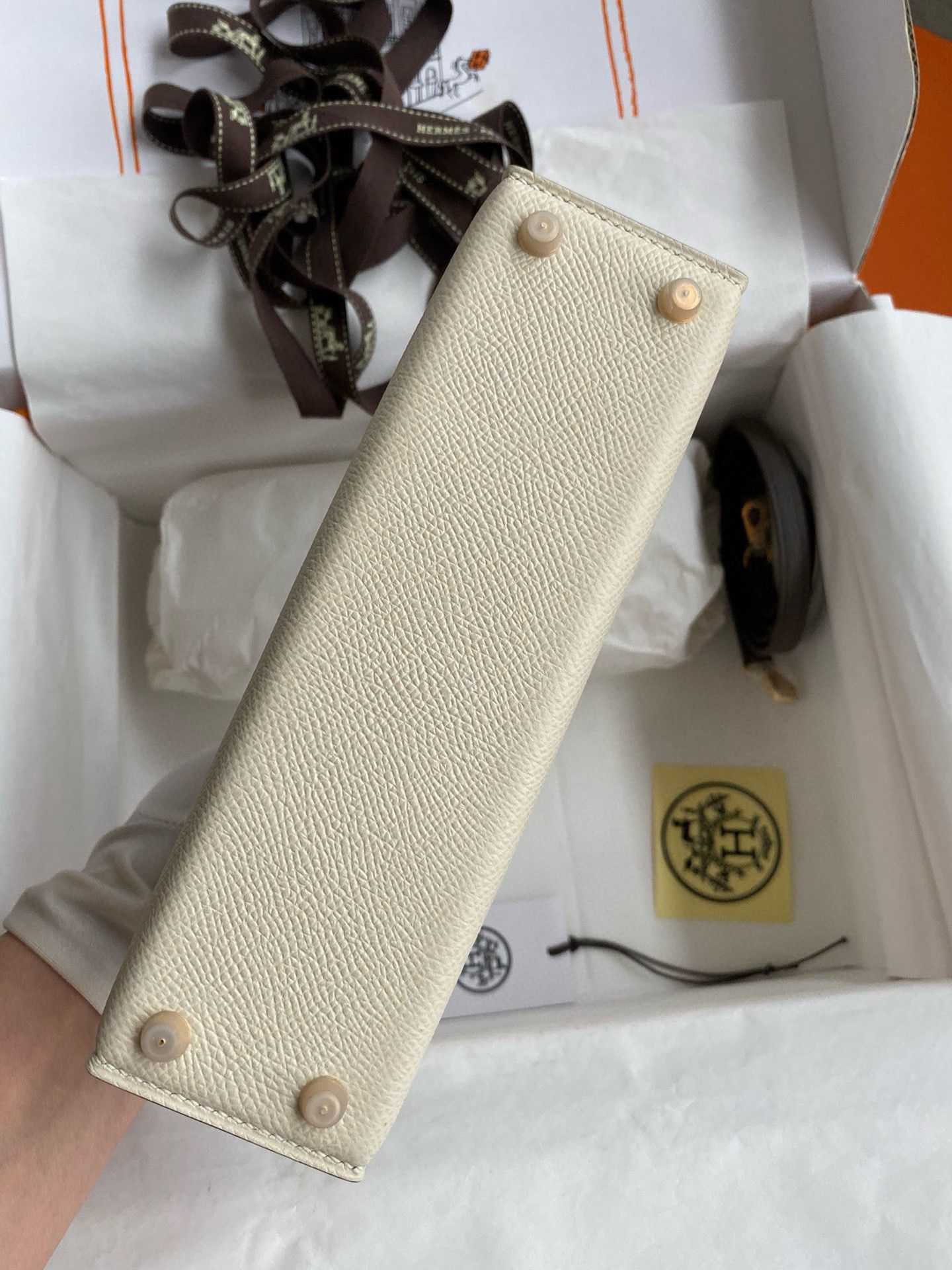 Hermes Kelly Mini II Sellier Bicolor Handmade Bag in Craie and Etain Epsom Calfskin - Image 4