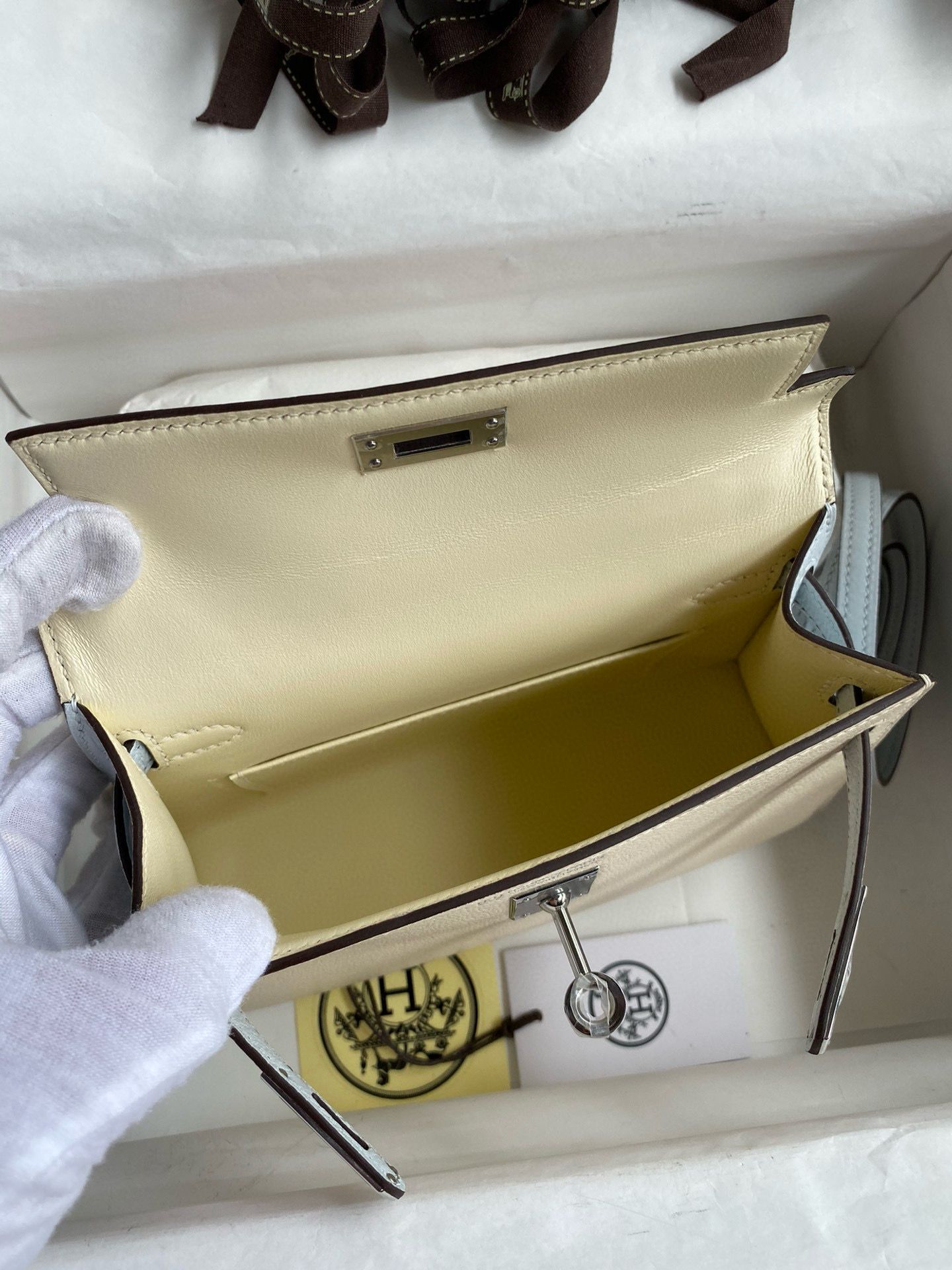 Hermes Kelly Mini II Sellier Bicolor Handmade Bag in Nata and Blue Brume Chevre Mysore Leather - Image 10