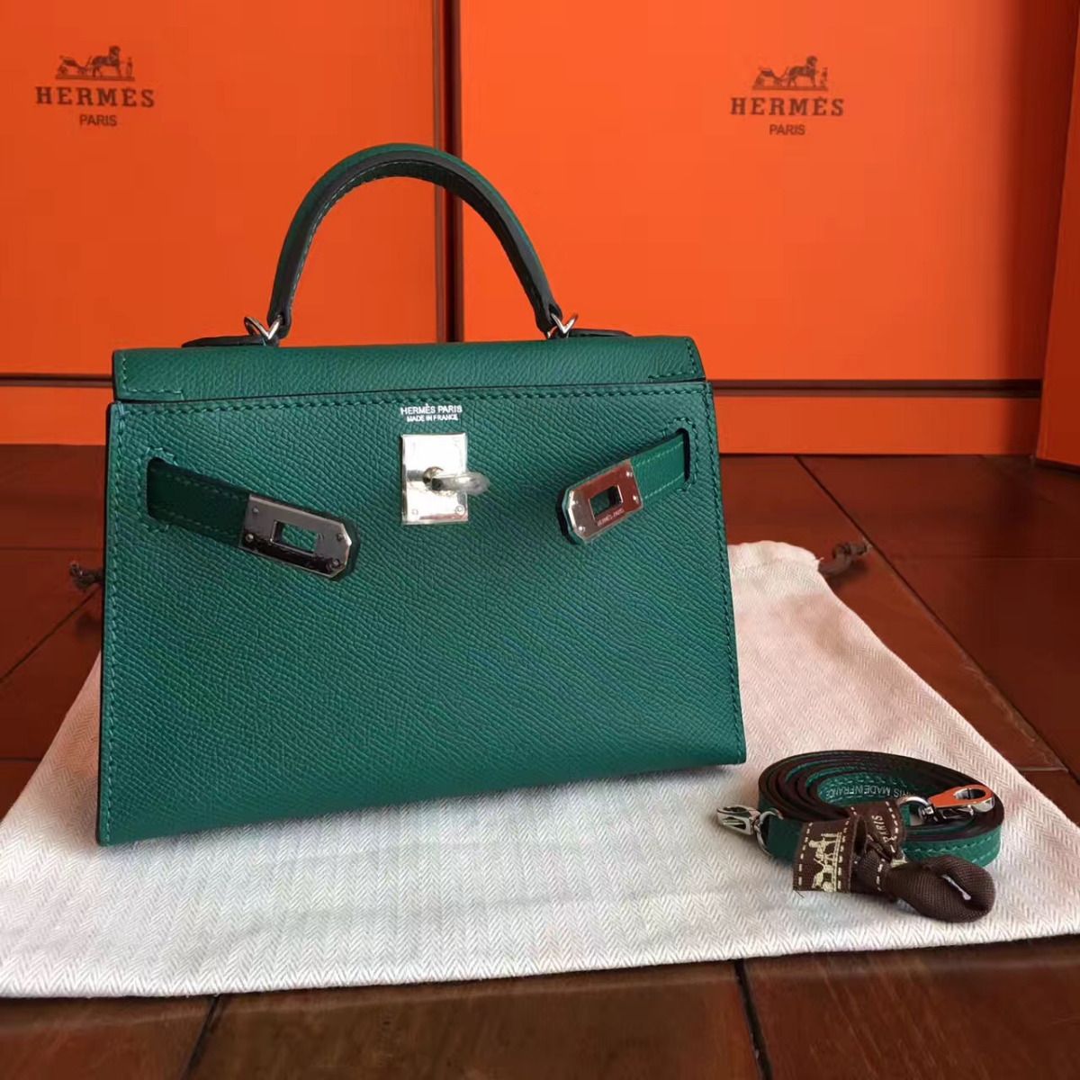 Hermes Kelly Mini II Handmade Bag In Malachite Epsom Leather - Image 4