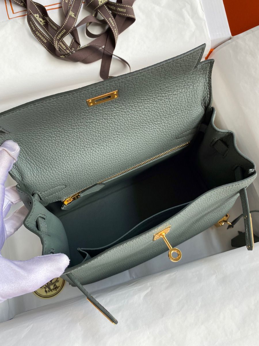 Hermes Kelly Retourne 25 Handmade Bag In Vert Amande Clemence Leather - Image 9