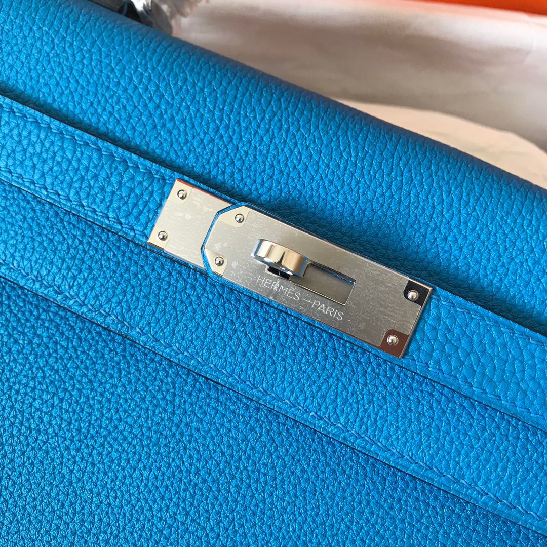 Hermes Kelly Retourne 28 Handmade Bag In Blue Zanzibar Clemence Leather - Image 4