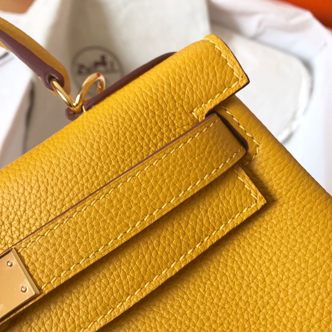 Hermes Kelly Retourne 28 Handmade Bag In Jaune Ambre Clemence Leather - Image 4