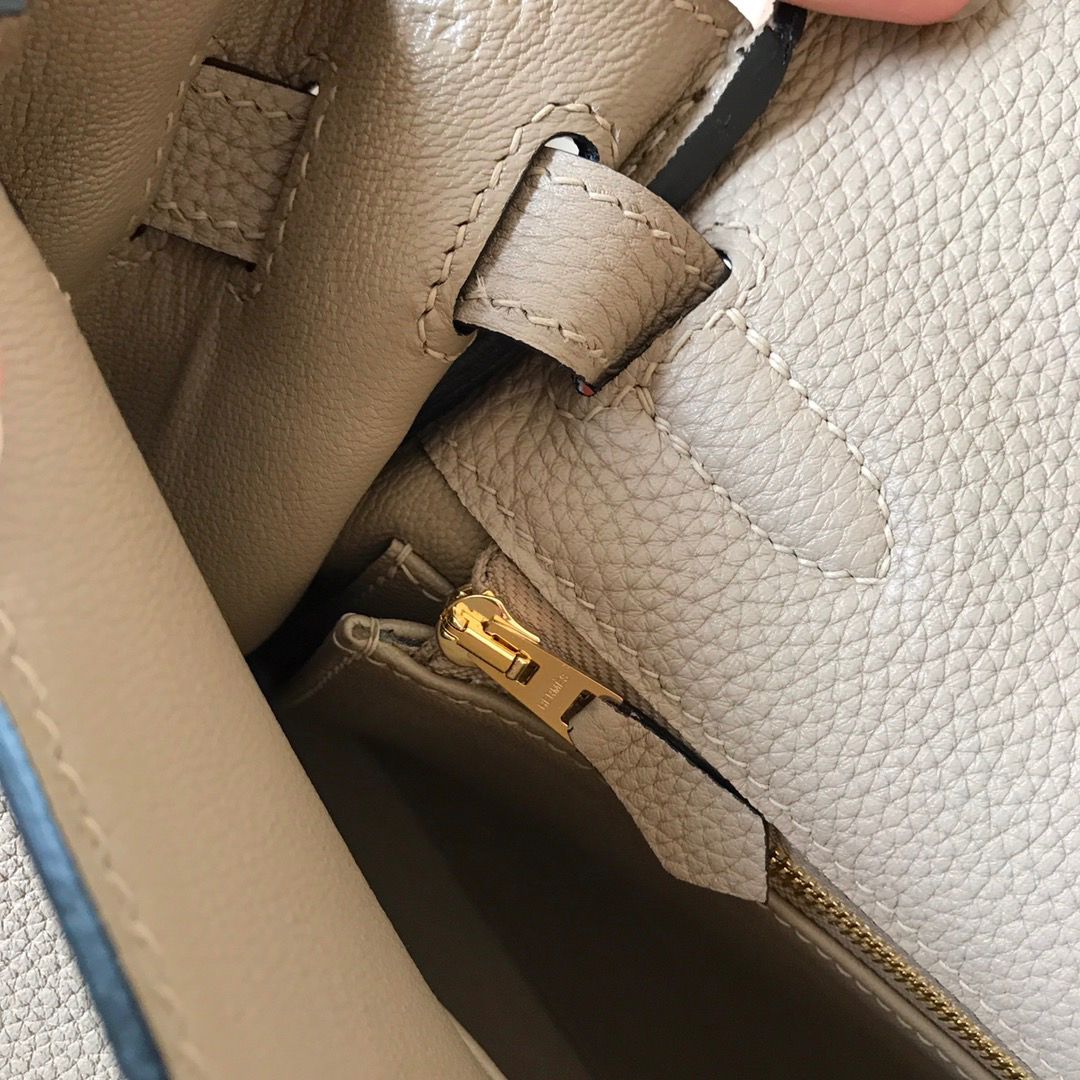 Hermes Kelly Retourne 28 Handmade Bag In Tourterelle Clemence Leather - Image 9