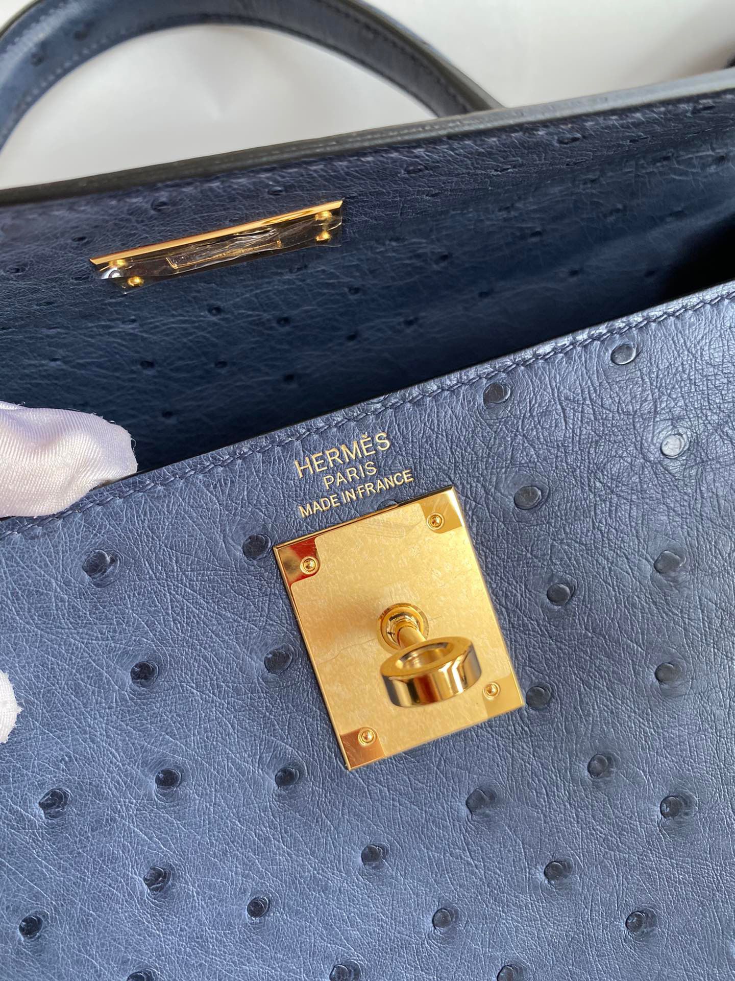 Hermes Kelly Sellier 28 Handmade Bag in Blue de Malte Ostrich Leather - Image 8