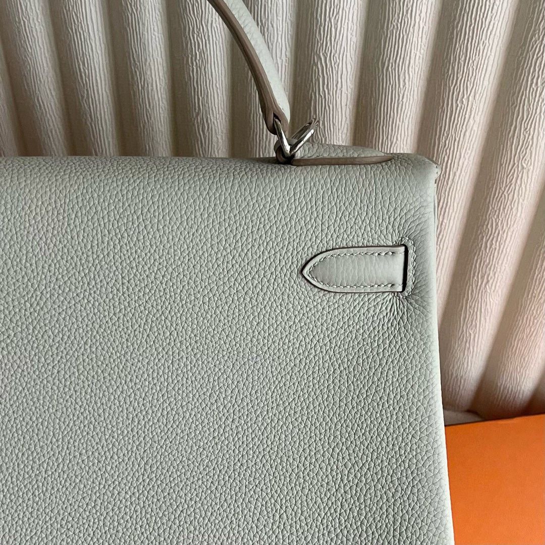 Hermes Kelly Retourne 32 Handmade Bag in Pearl Grey Clemence Leather - Image 8