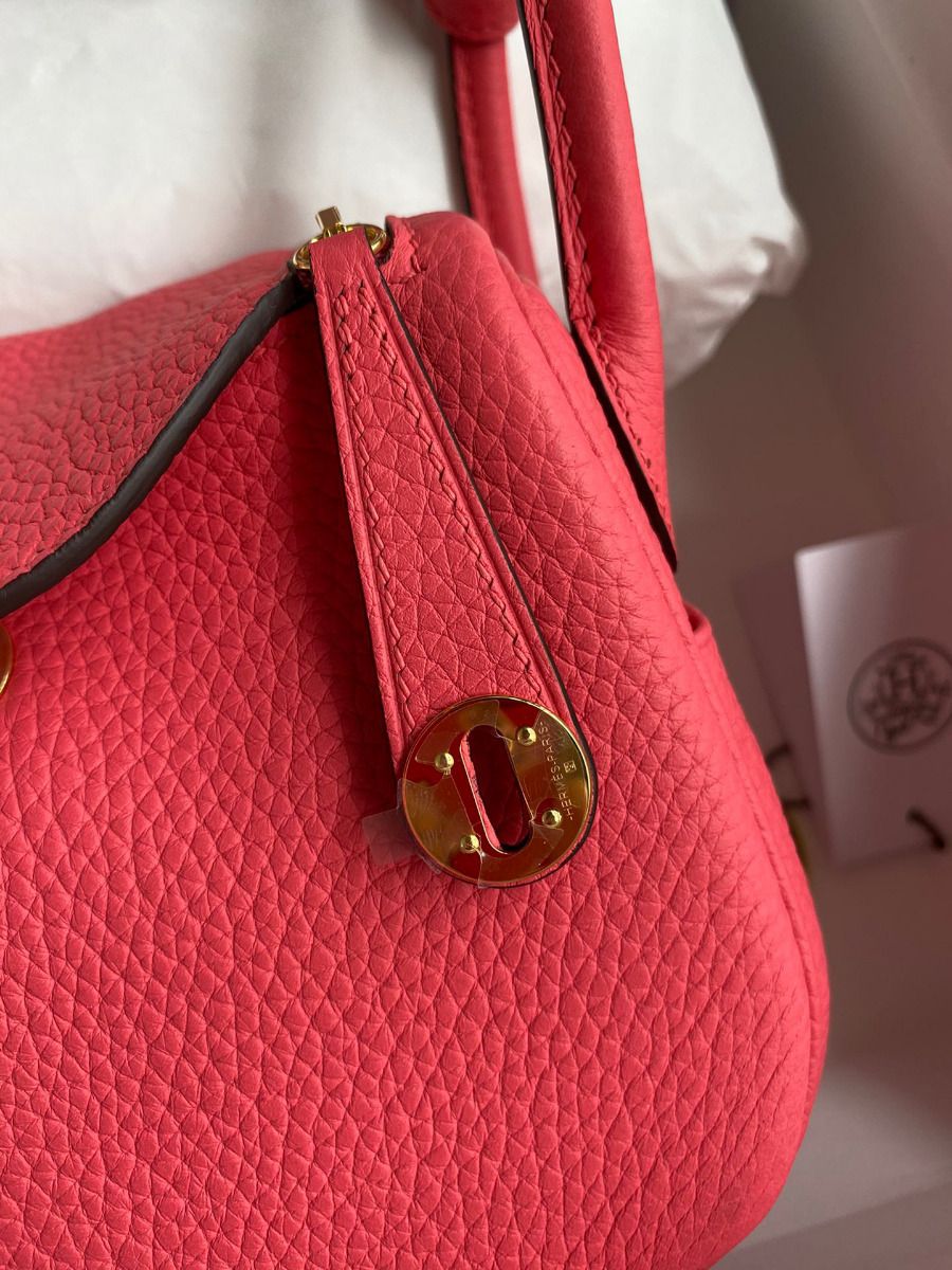 Hermes Mini Lindy Handmade Bag In Rose Lipstick Clemence Leather - Image 4