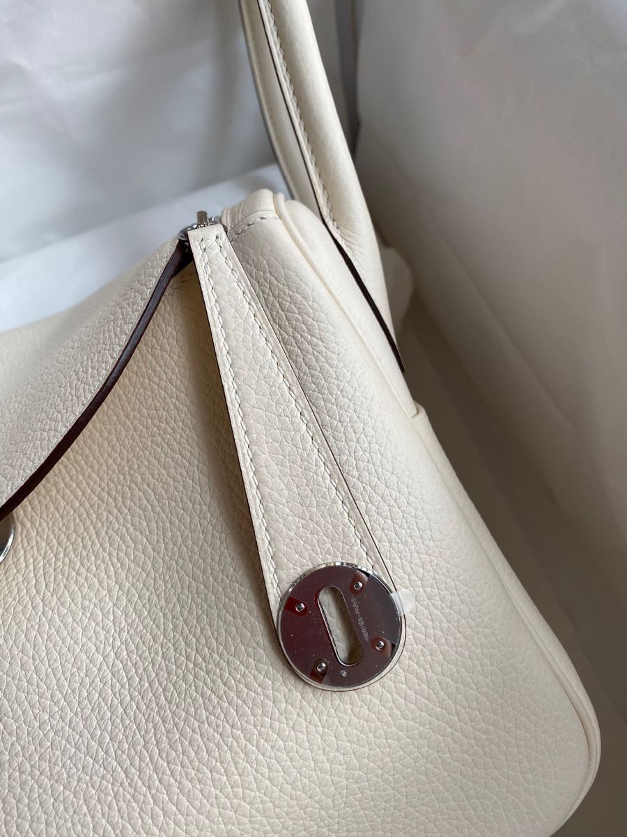 Hermes Lindy 26 Handmade Bag In Nata Clemence Leather - Image 4