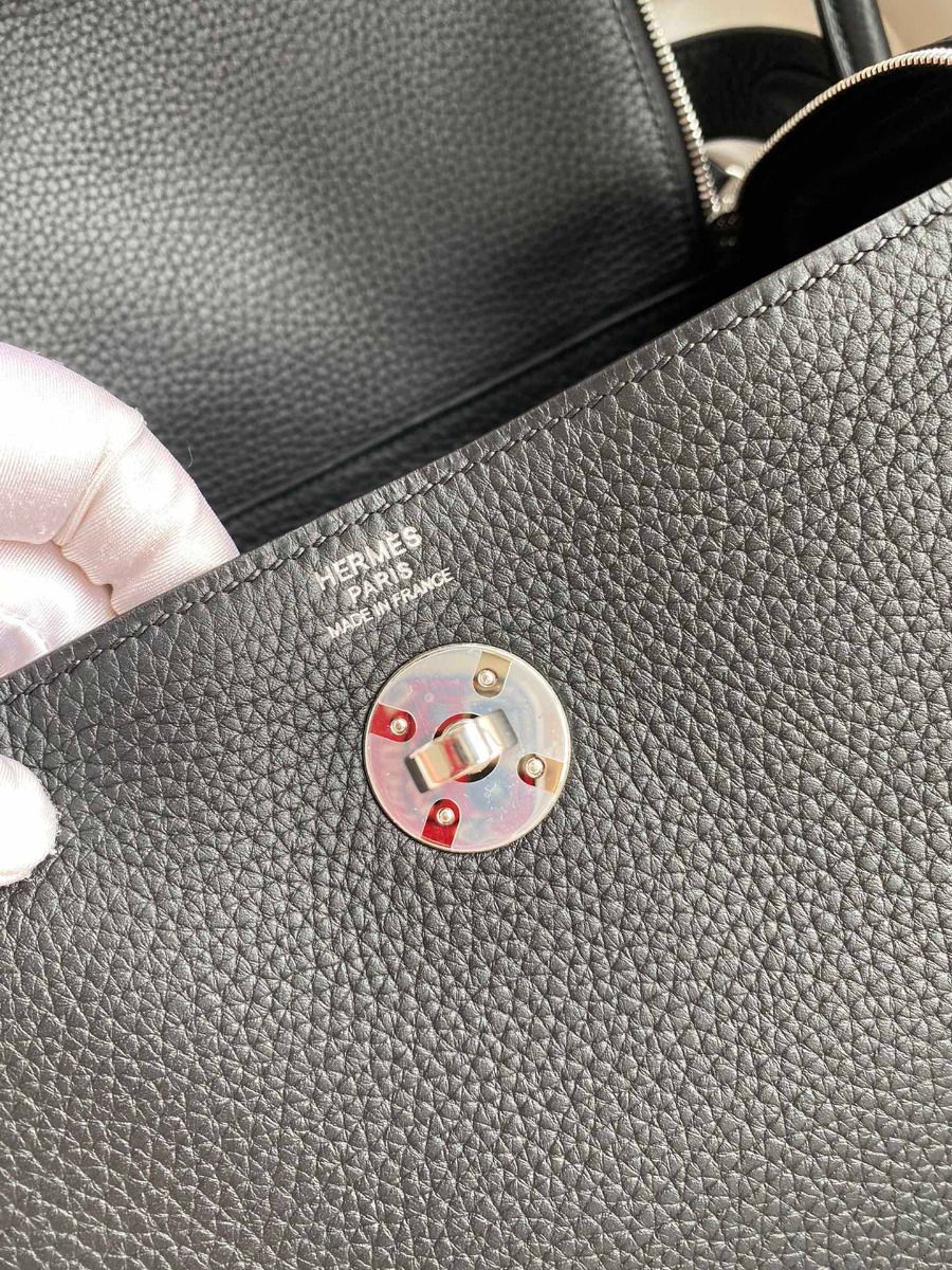 Hermes Lindy 26 Handmade Bag In Black Clemence Leather - Image 10