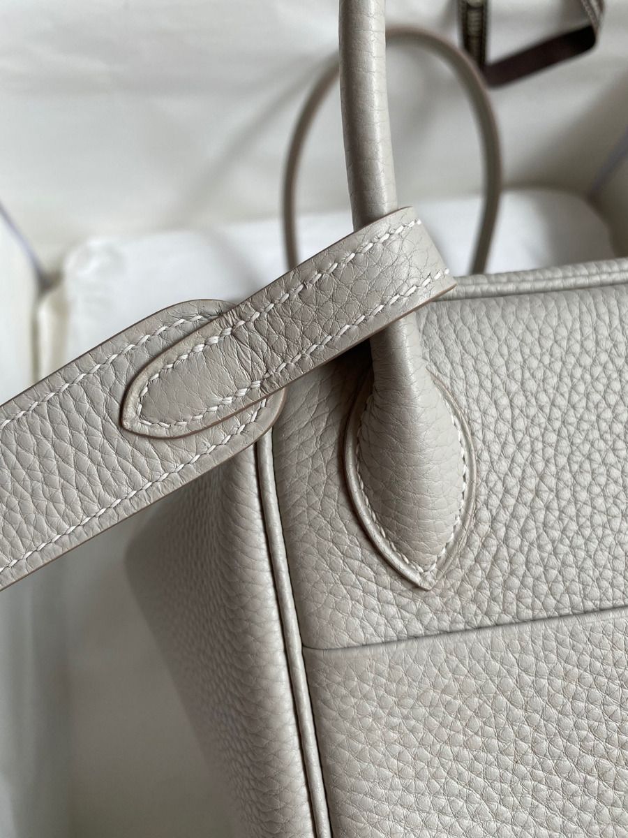 Hermes Lindy 26 Handmade Bag In Pearl Grey Clemence Leather - Image 5