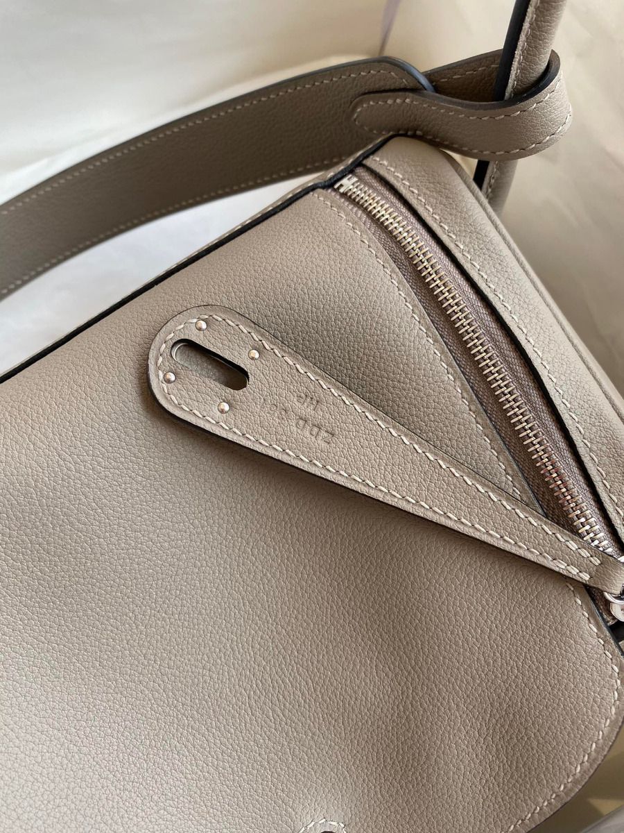 Hermes Lindy 26 Handmade Bag In Gris Asphalt Evercolor Leather - Image 6